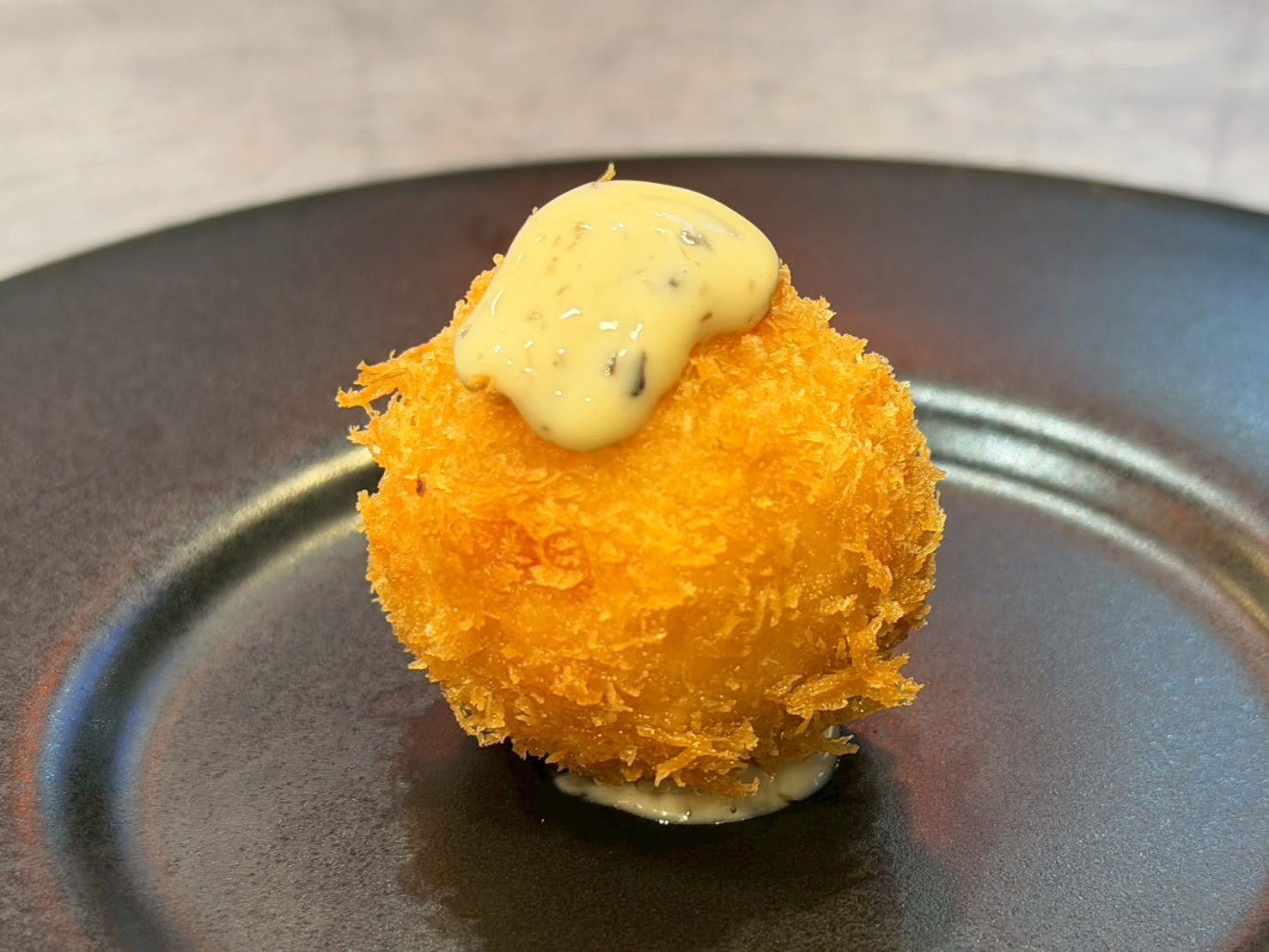 Amuse-bouche คร็อกเก้ราดทรัฟเฟิลมาโย